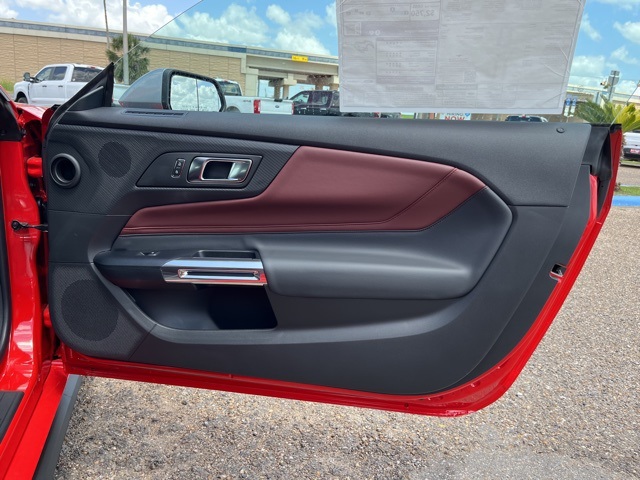 2025 Ford Mustang GT Premium photo 2
