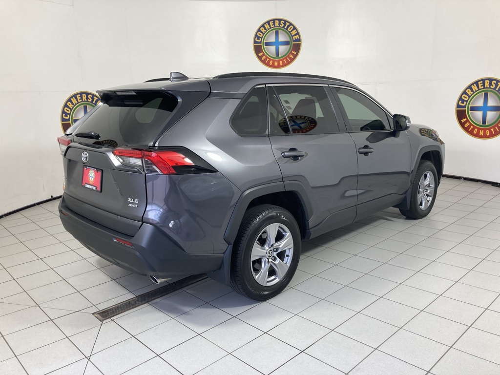 2022 Toyota RAV4 XLE photo 10