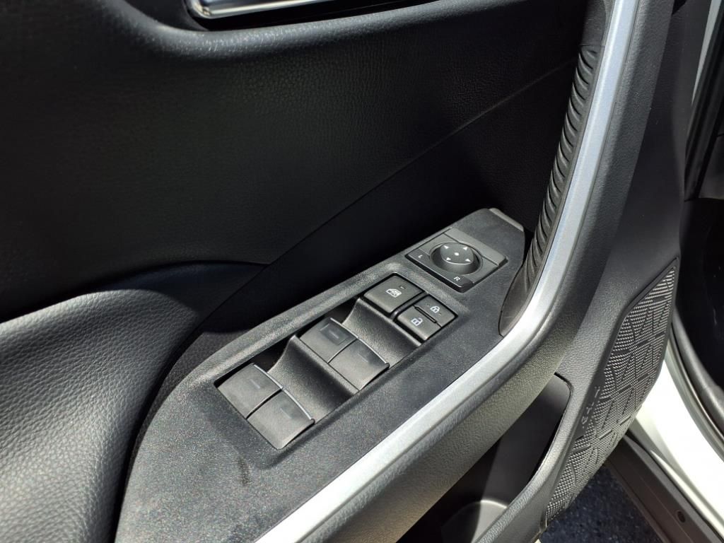 2024 Toyota RAV4 XLE Premium photo 18