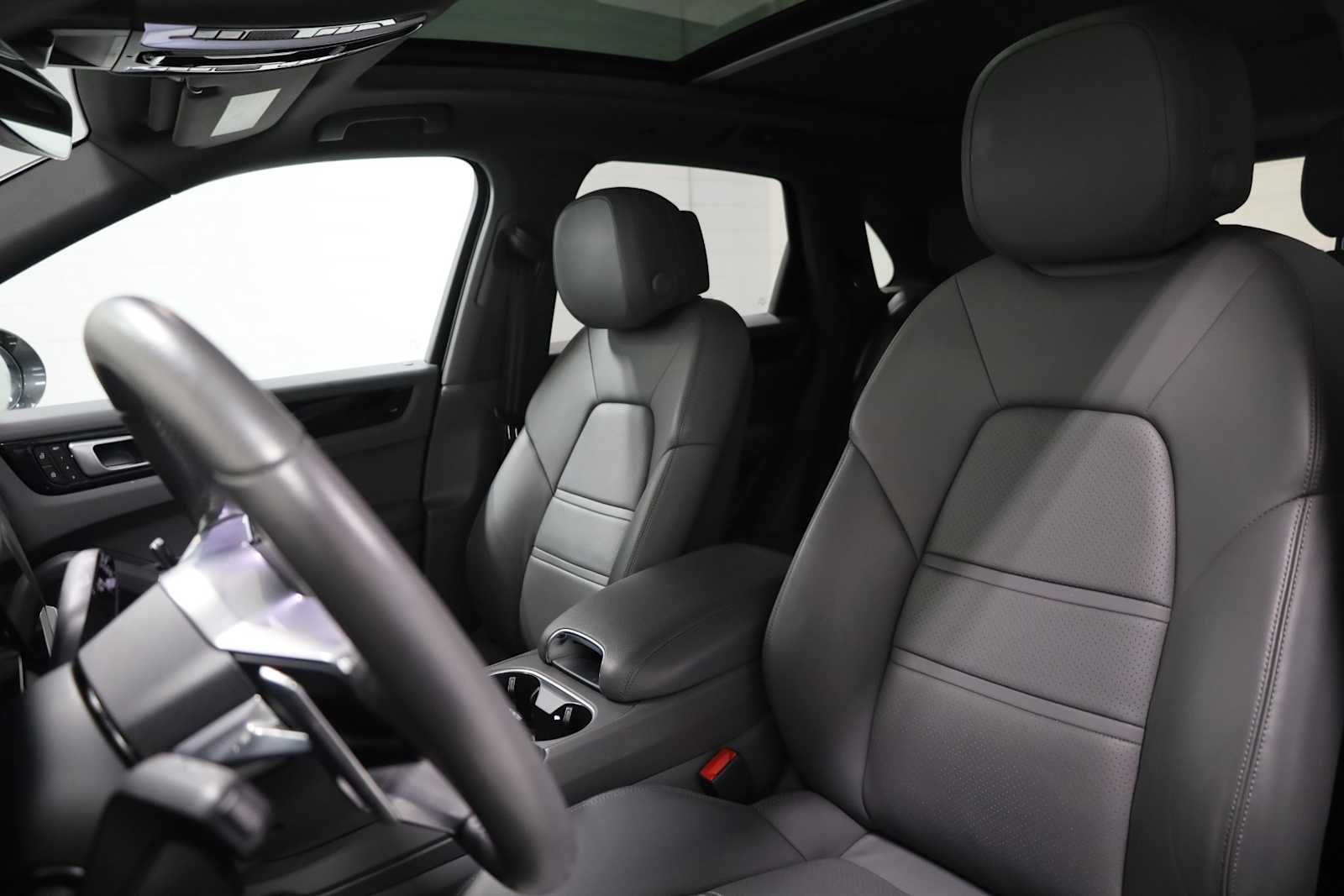2022 Porsche Cayenne Base photo 4