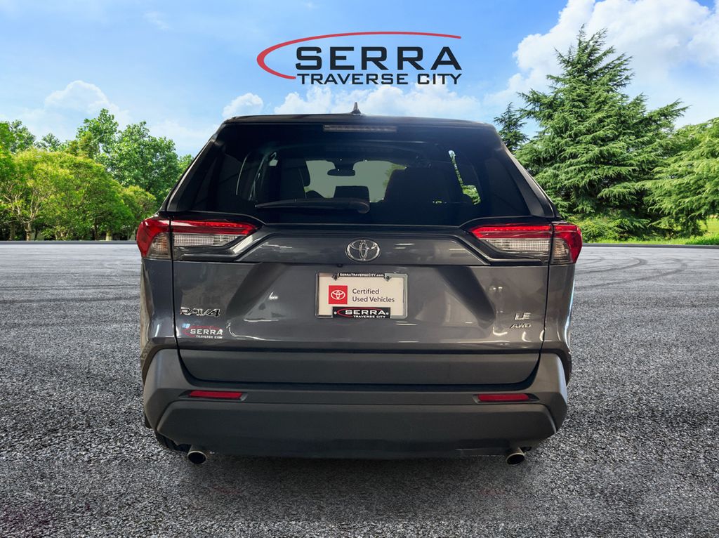 2022 Toyota RAV4 LE photo 6