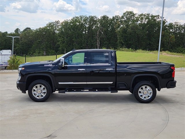 2025 Chevrolet Silverado 2500HD High Country photo 3