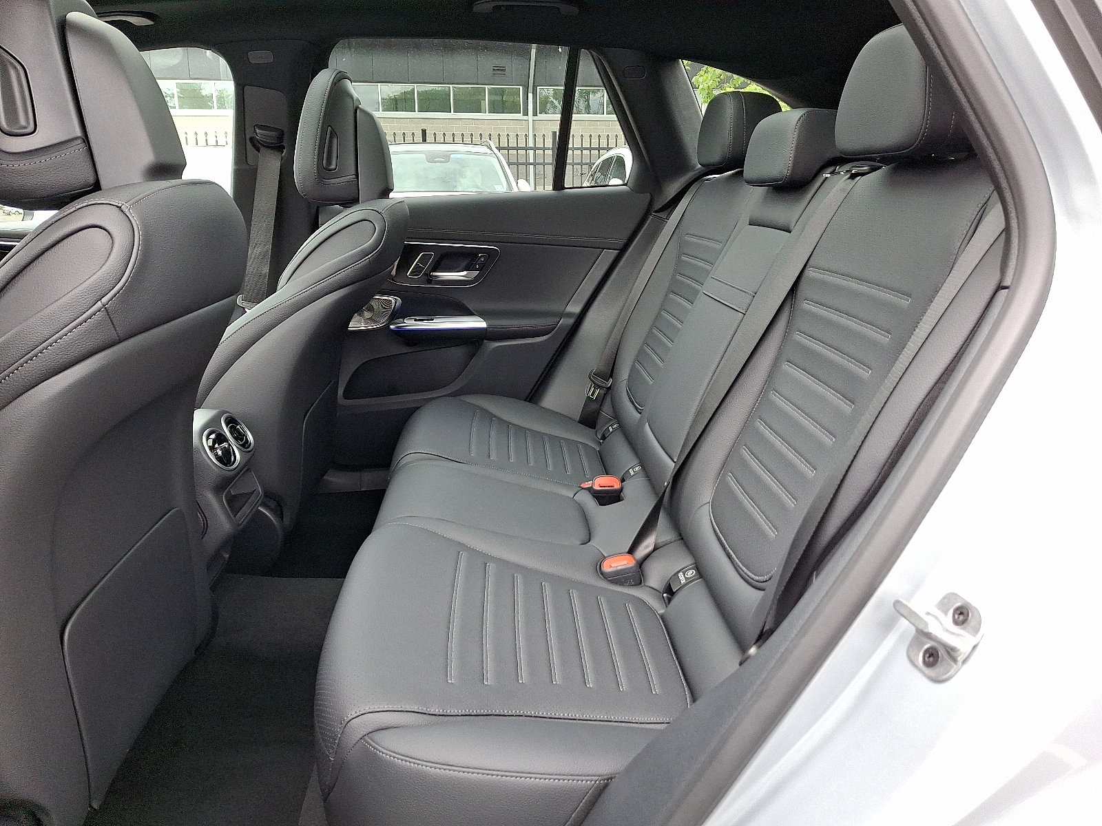 2026 Mercedes Benz GLC 300 4MATIC photo 4