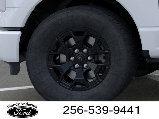 2025 Ford F-150 Lightning XLT photo 14