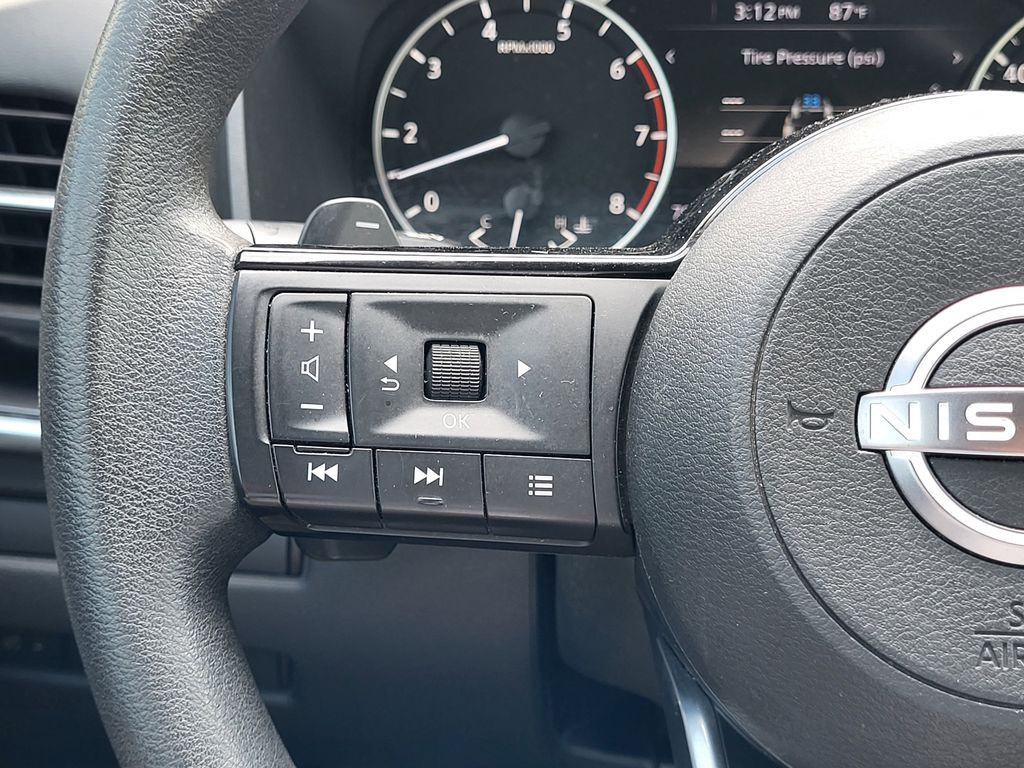 2023 Nissan Rogue SV photo 18