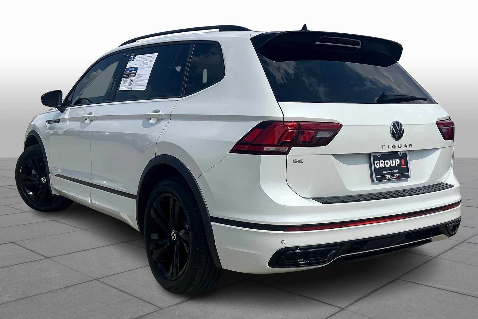 2024 Volkswagen Tiguan SE R-Line Black photo 11