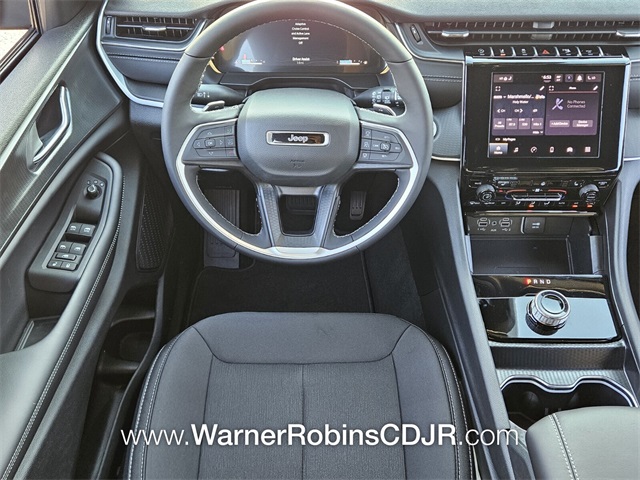2025 Jeep Grand Cherokee Laredo photo 7