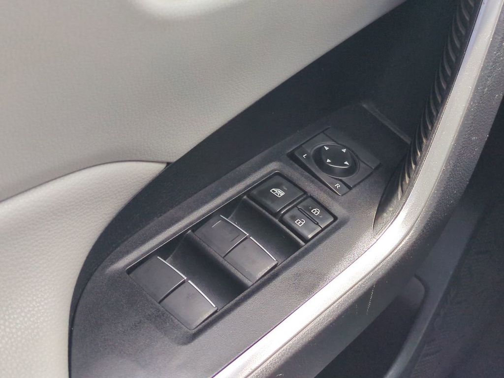 2019 Toyota RAV4 XLE Premium photo 23