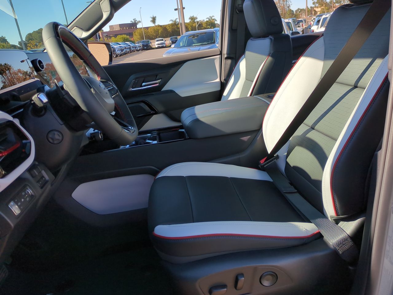 2025 Chevrolet Silverado EV RST photo 17