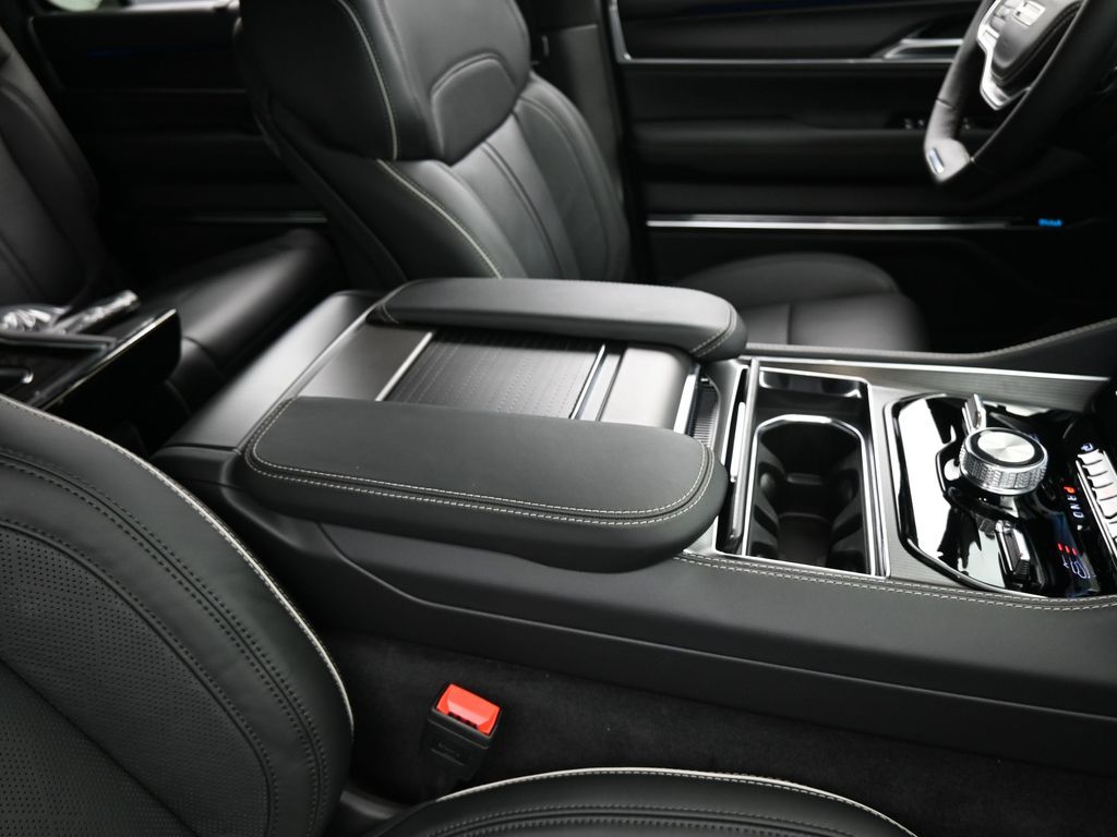 2024 Jeep Grand Wagoneer L II photo 36