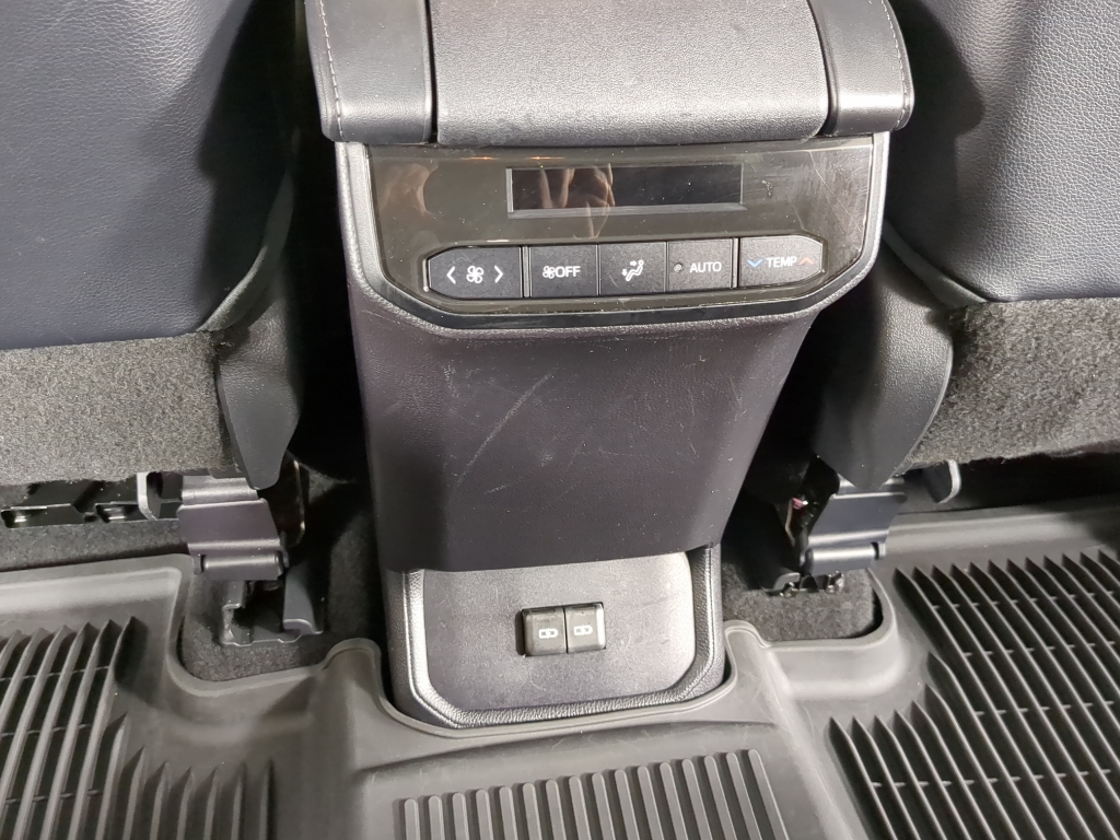 2022 Toyota Highlander XLE photo 24