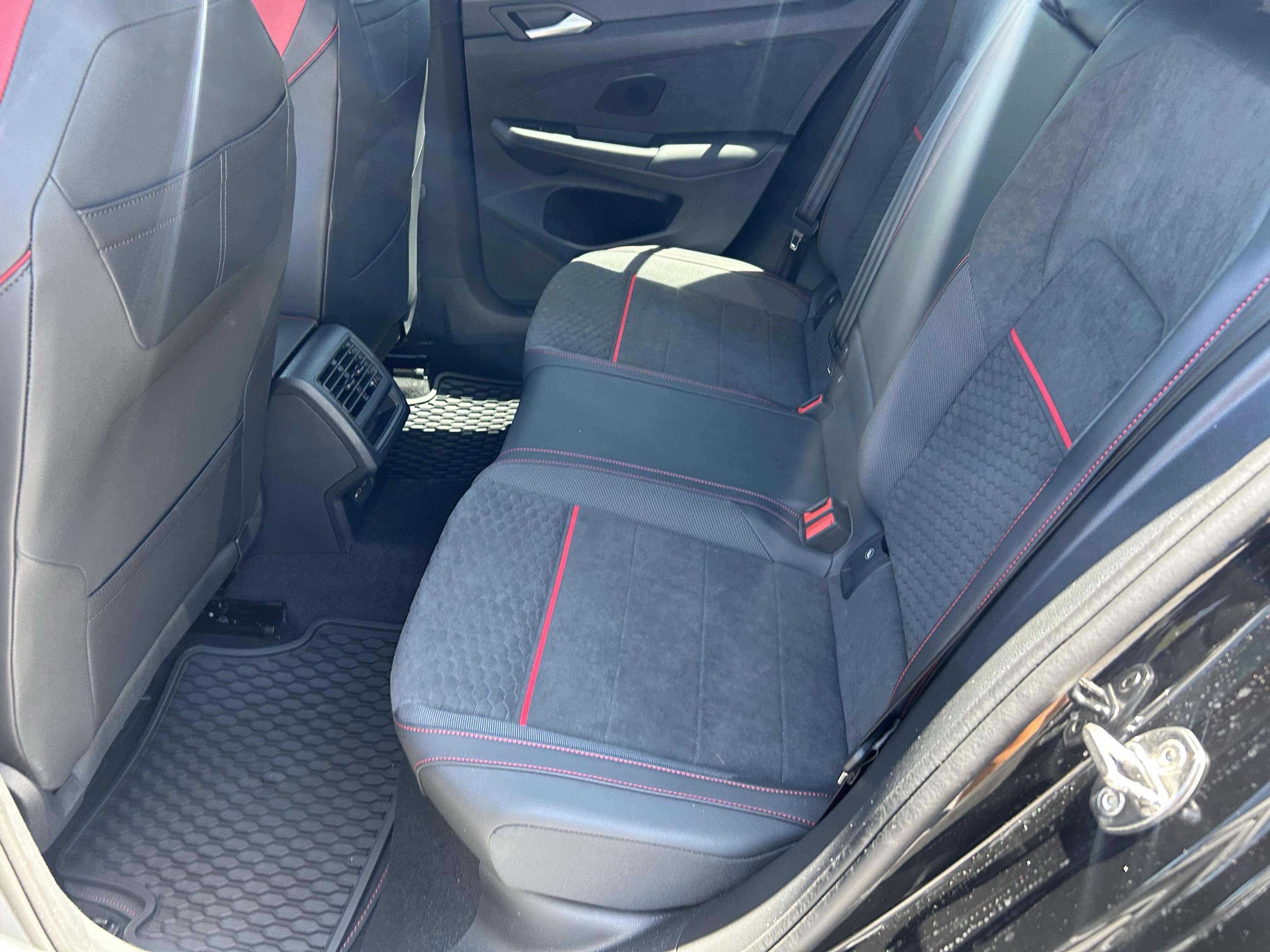 2025 Volkswagen Golf GTI SE photo 4