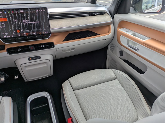 2025 Volkswagen ID. Buzz Pro Plus photo 18