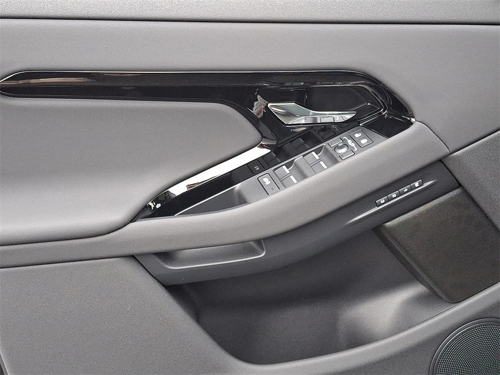 2025 Land Rover Range Rover Evoque S photo 6