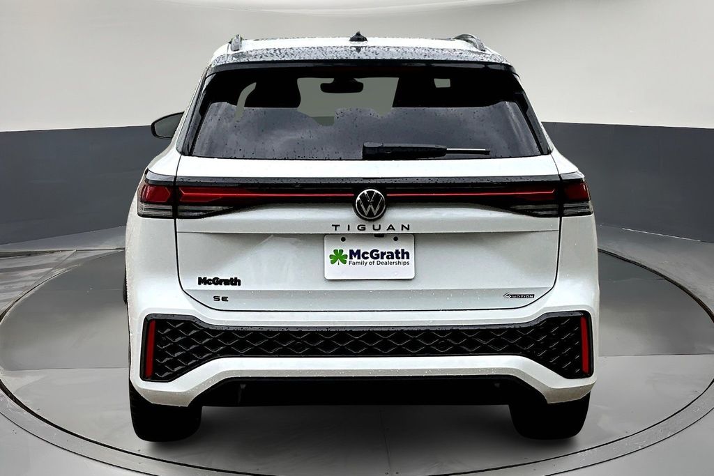 2025 Volkswagen Tiguan SE R-Line Black photo 3