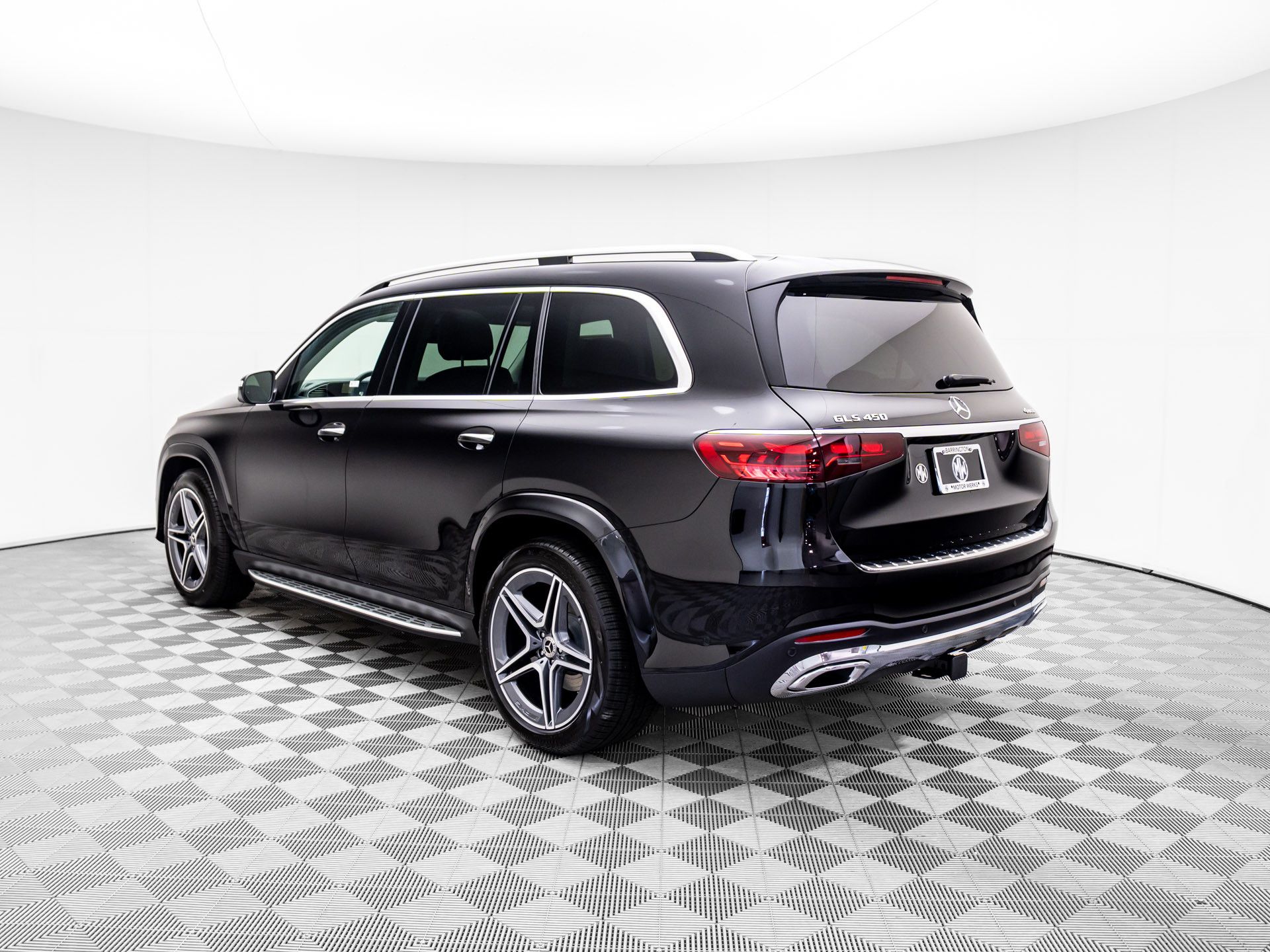 2025 Mercedes Benz GLS 450 4MATIC photo 3