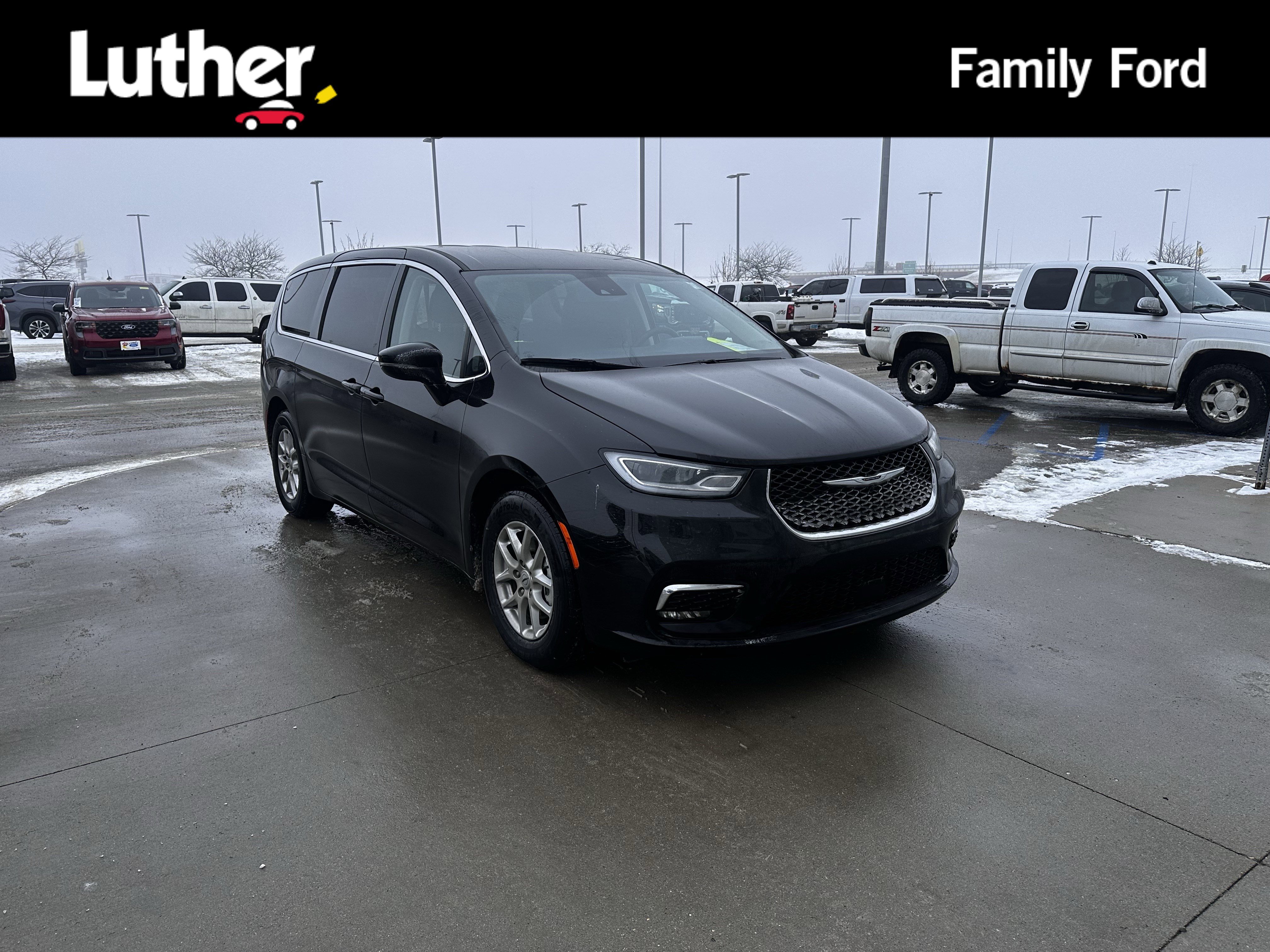 2024 Chrysler Pacifica Touring L's photo