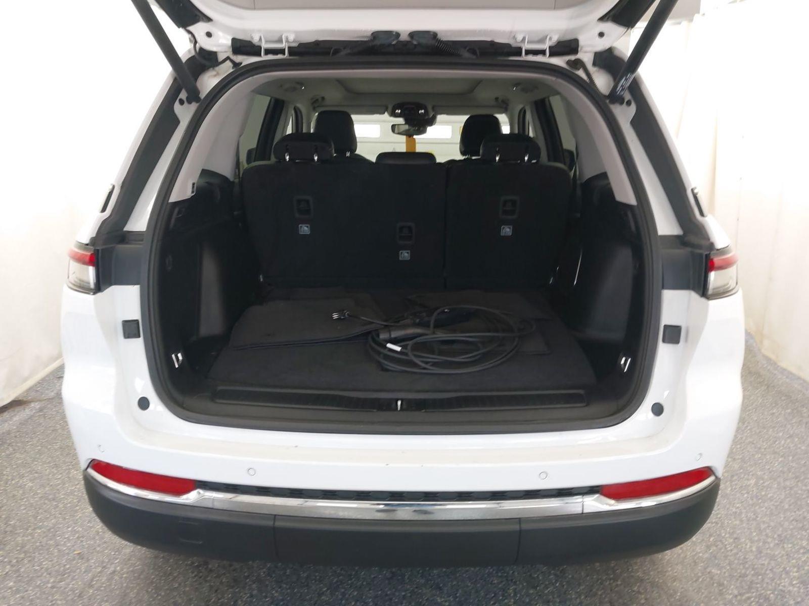 2023 Jeep Cherokee 4xe photo 4