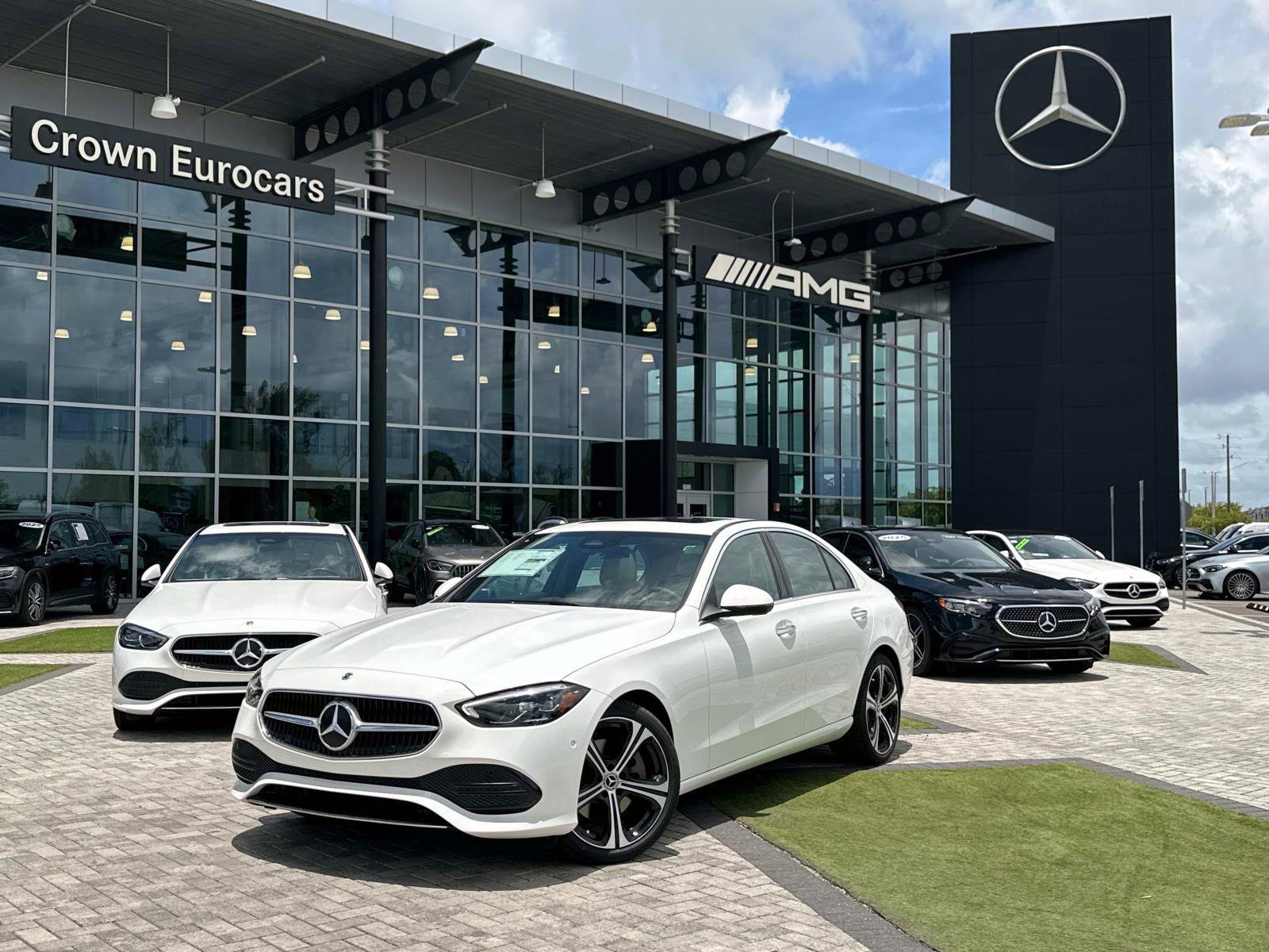 2025 Mercedes-Benz C-Class Sedan C 300's photo