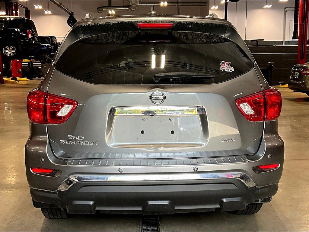 2020 Nissan Pathfinder S photo 4