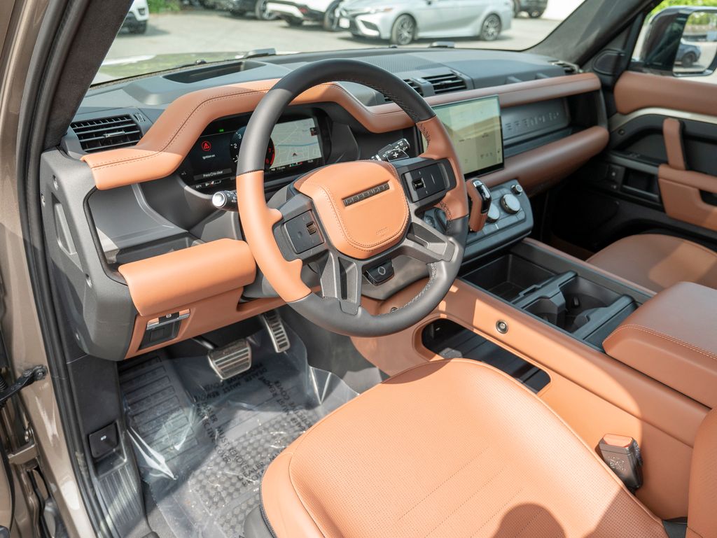 2025 Land Rover Defender 110 V8 photo 11