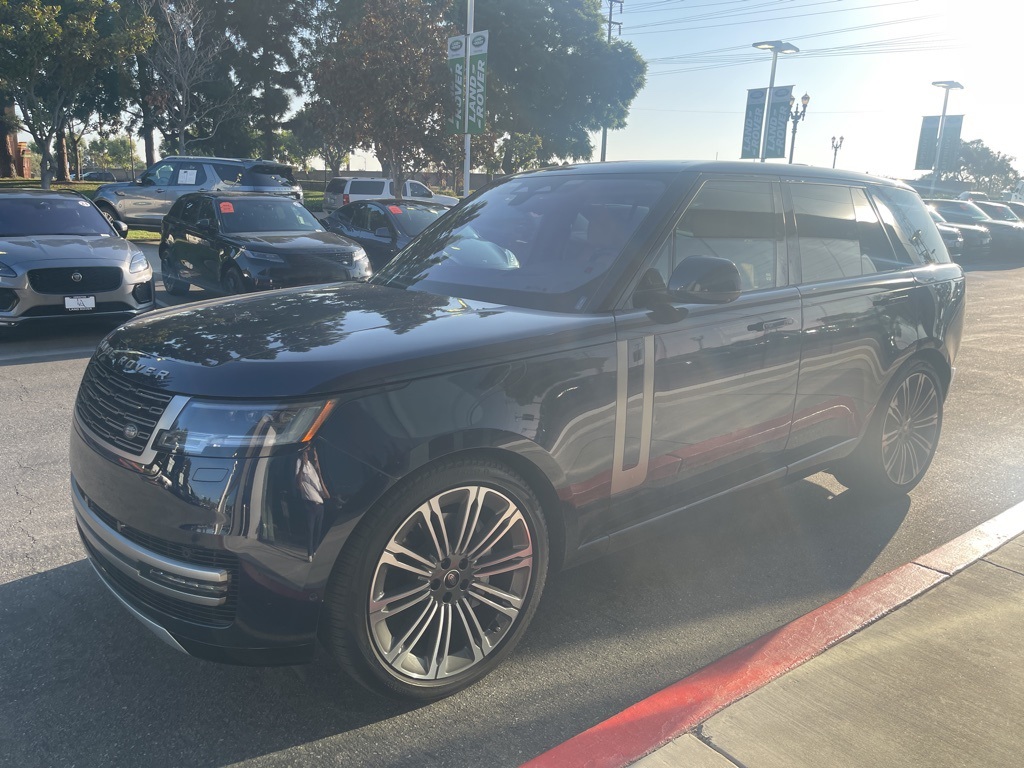 2023 Land Rover Range Rover SE photo 4