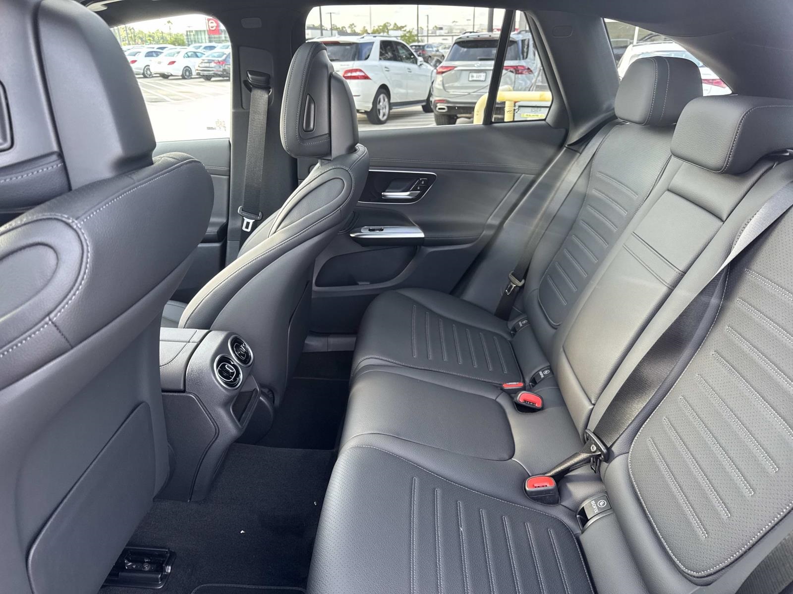 2026 Mercedes Benz GLC 300 photo 7