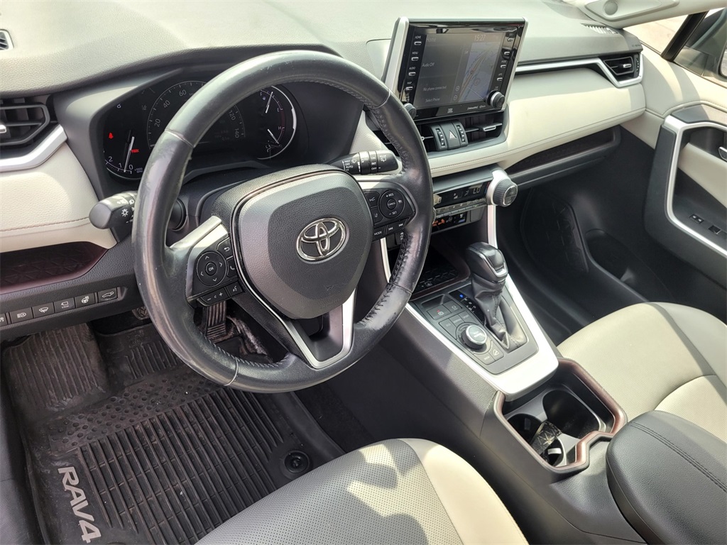 2019 Toyota RAV4 Limited photo 11