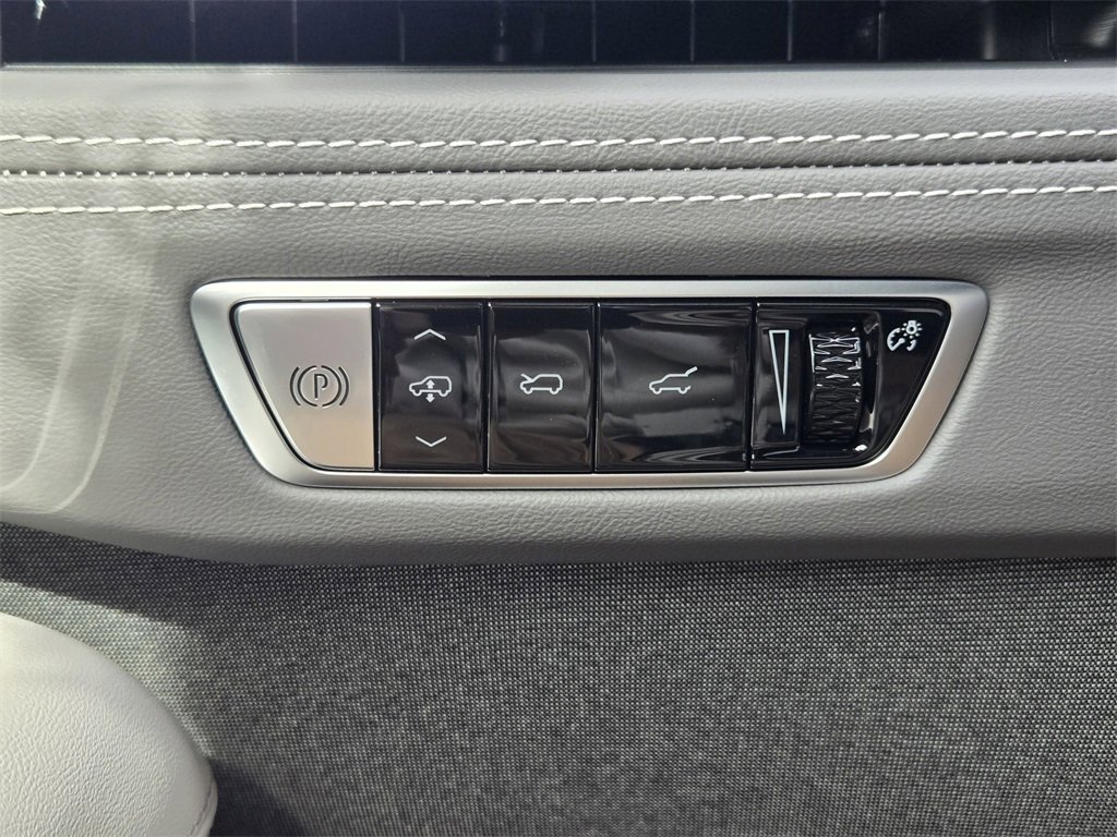2025 Cadillac Escalade IQ Luxury photo 21