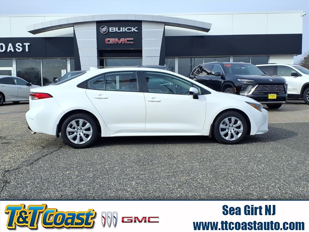 2023 Toyota Corolla LE's photo