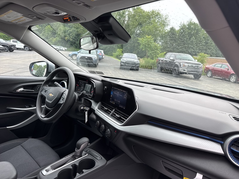 2025 Chevrolet Trax LS photo 35