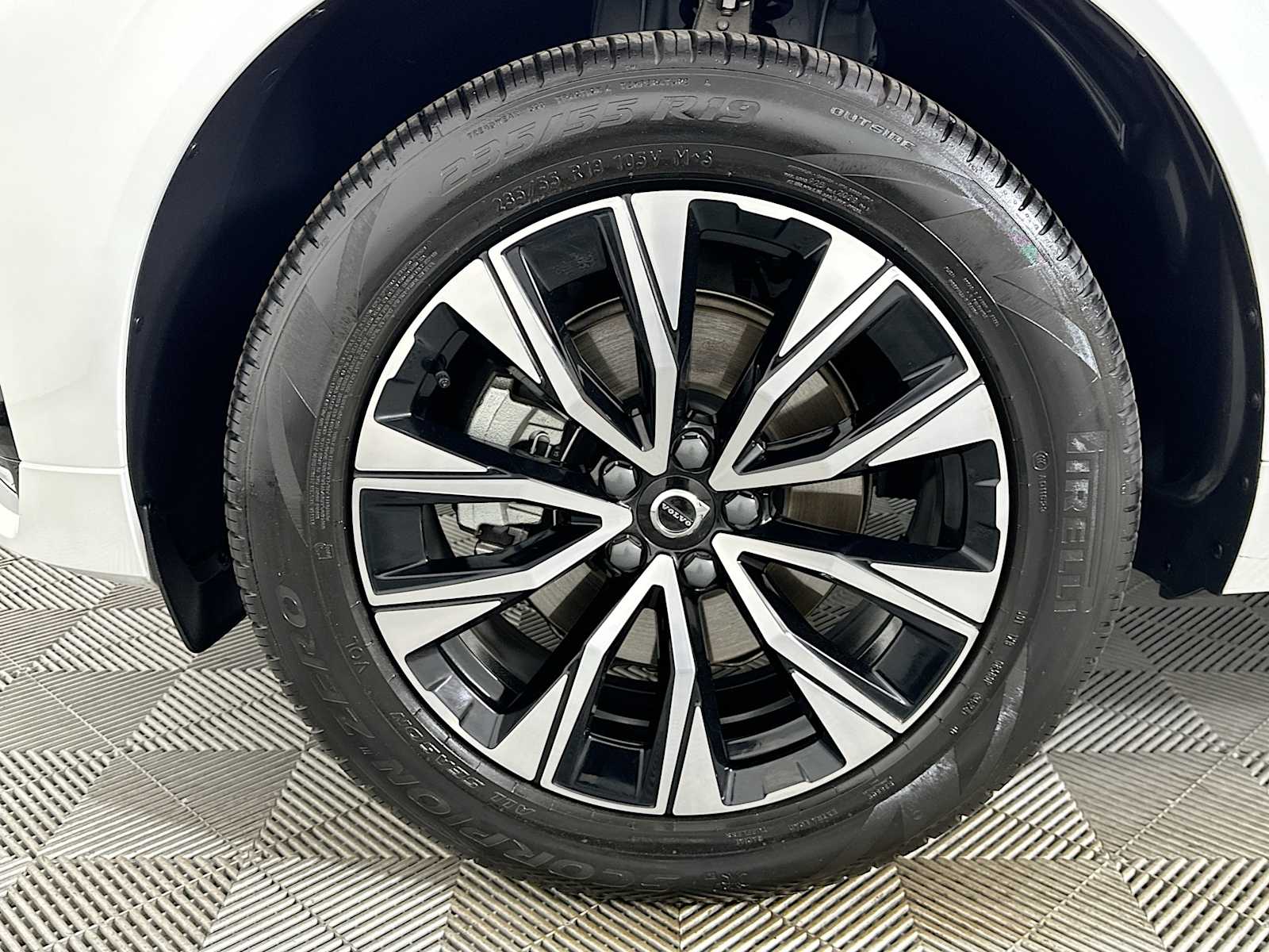 2025 Volvo XC60 B5 Core photo 27