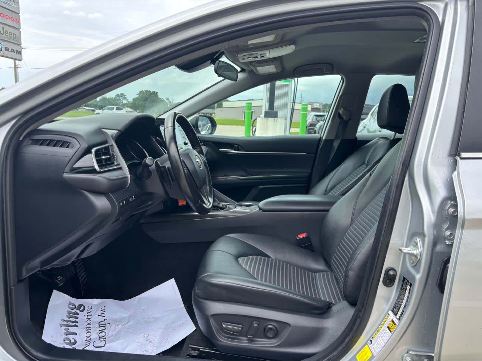 2023 Toyota Camry SE photo 6