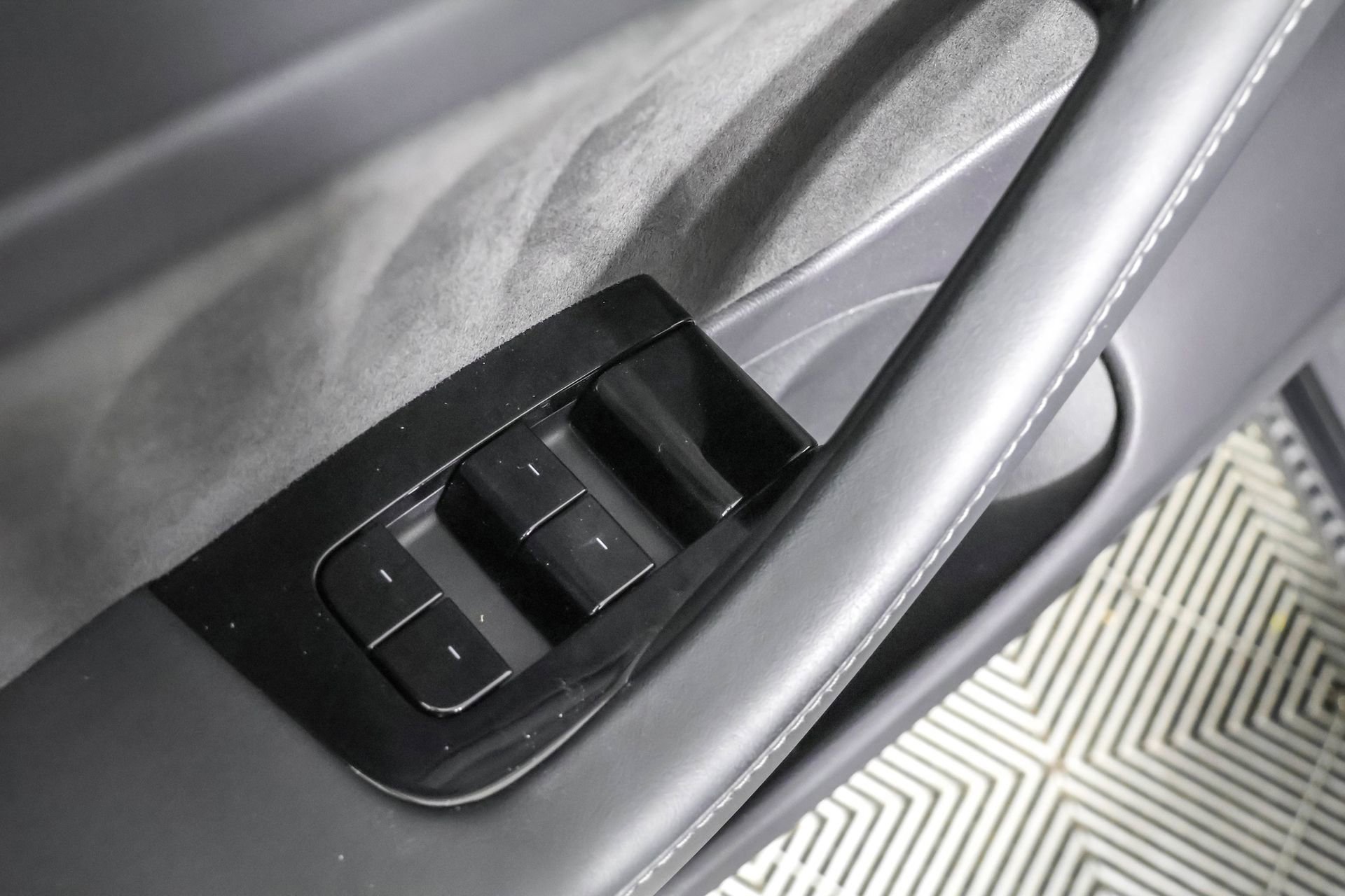 2019 Tesla Model 3 Long Range photo 17