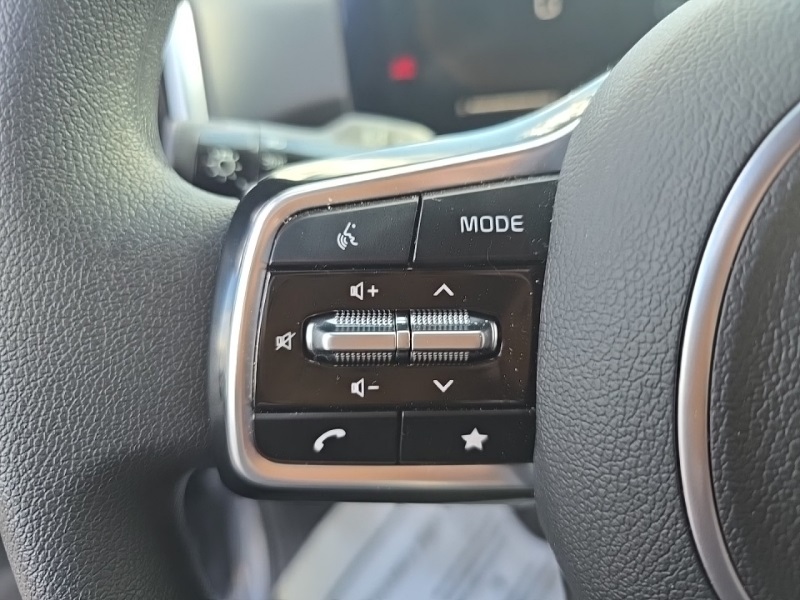 2025 Kia Sorento LX photo 11
