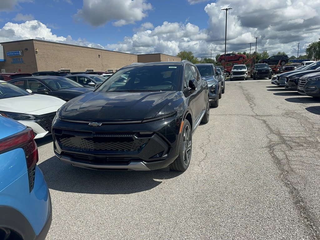2025 Chevrolet Equinox EV 1LT photo 2