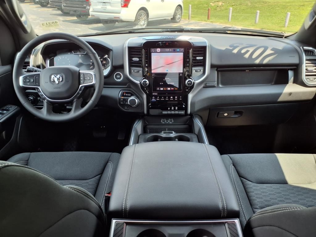 2025 RAM 1500 - Image 7