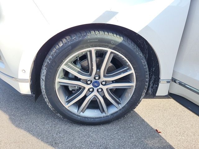 2019 Ford Edge Titanium photo 12