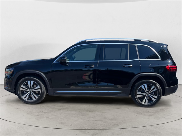 2025 Mercedes Benz GLB 250 4MATIC photo 2
