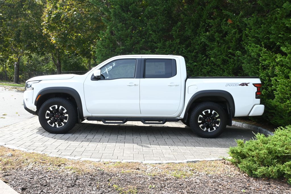 2023 Nissan Frontier PRO-4X photo 2