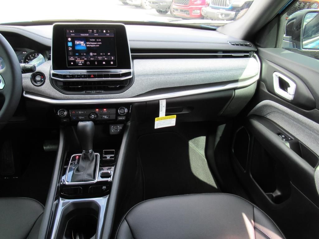 2025 Jeep Compass Latitude photo 14