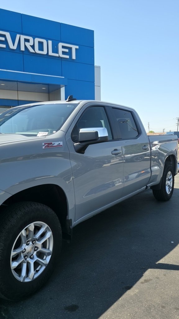 2024 Chevrolet Silverado 1500 LT photo 3