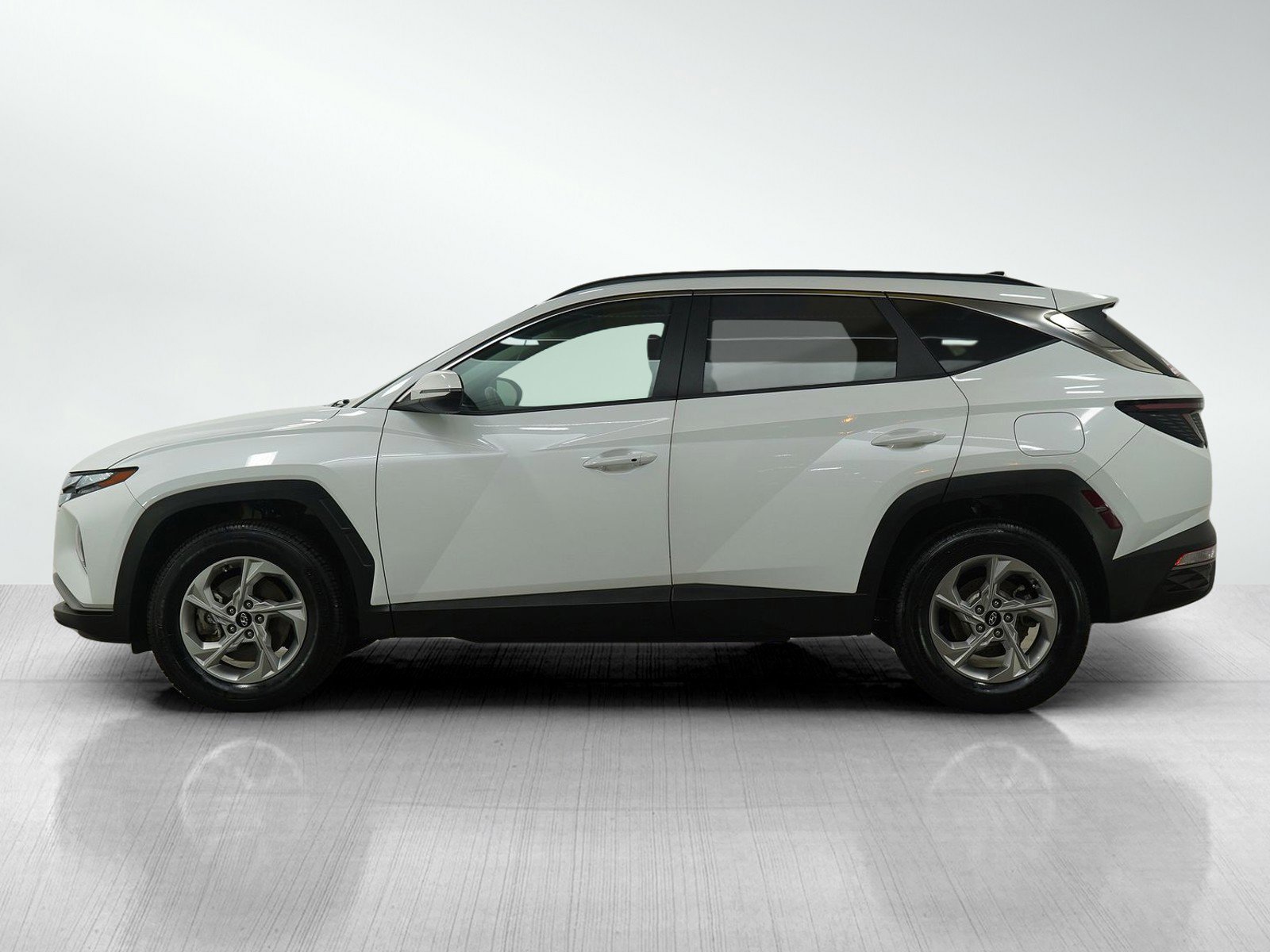 Used 2022 Hyundai Tucson SEL with VIN KM8JBCAE2NU033653 for sale in Minneapolis, Minnesota