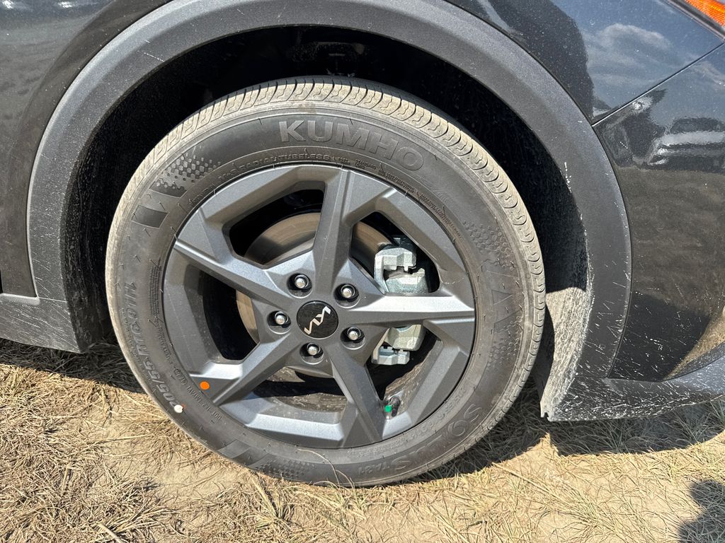 2025 Kia K4 LXS photo 12