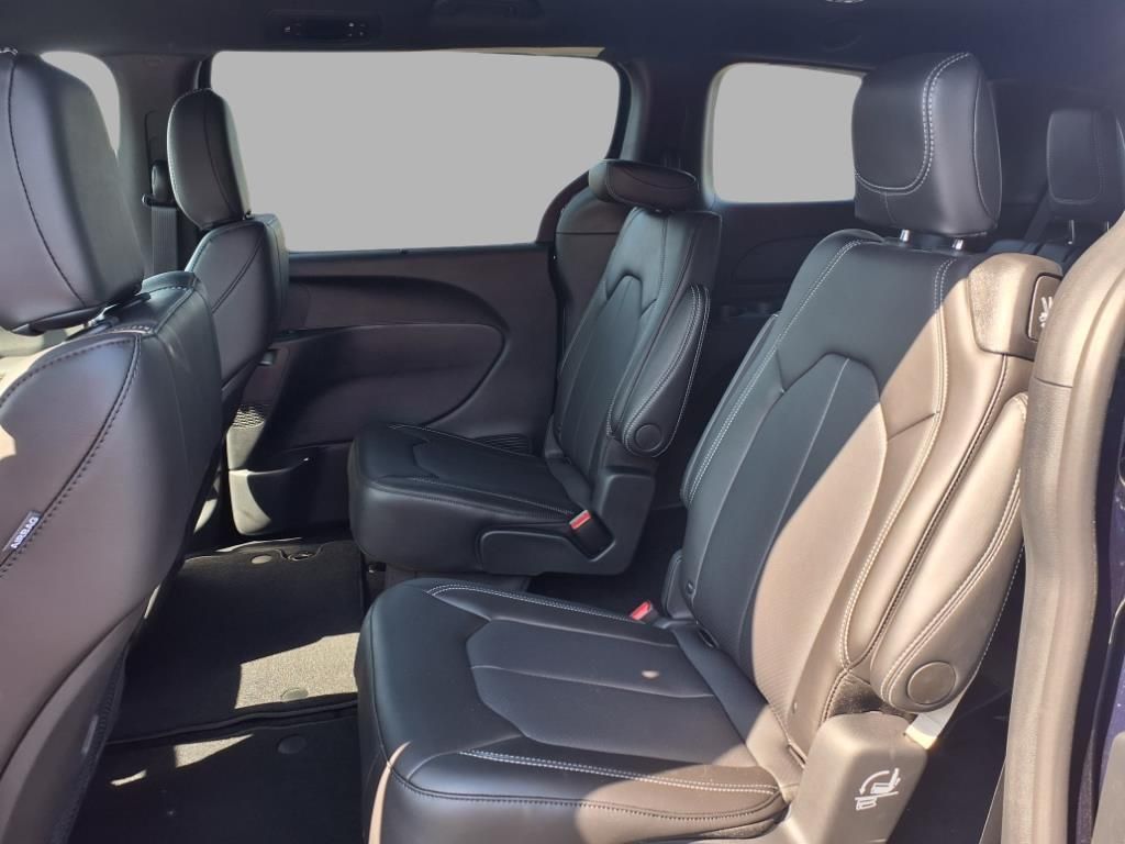 2025 Chrysler Pacifica photo 19