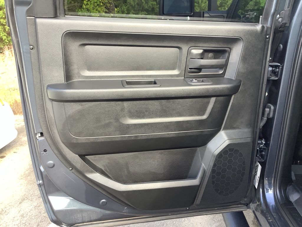 2025 Ram 2500 Tradesman photo 32