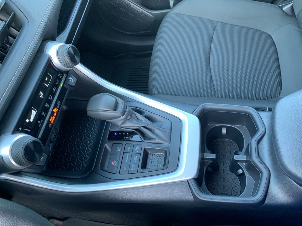 2024 Toyota RAV4 LE photo 20