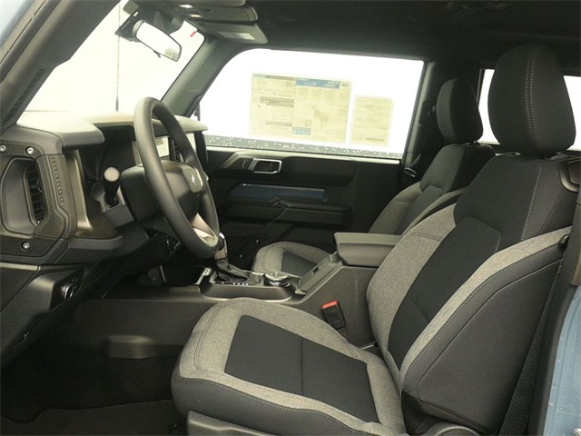2025 Ford Bronco Base photo 7