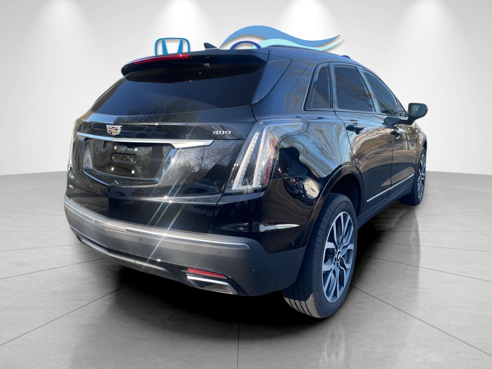 2021 Cadillac XT5 Sport photo 2