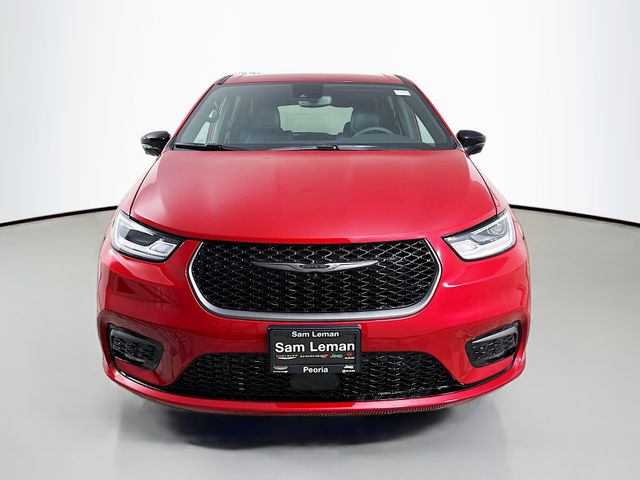 2026 Chrysler Pacifica photo 2